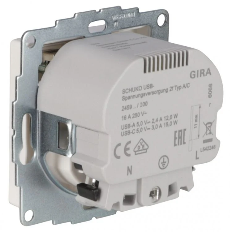 Gira inbouw stopcontactdoos met USB A/C 3-voudig randaarde polar wit - Image 2