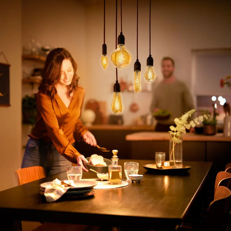 Philips LED lamp standaard dimbaar E27 amber 7,3W 806LM - Image 6